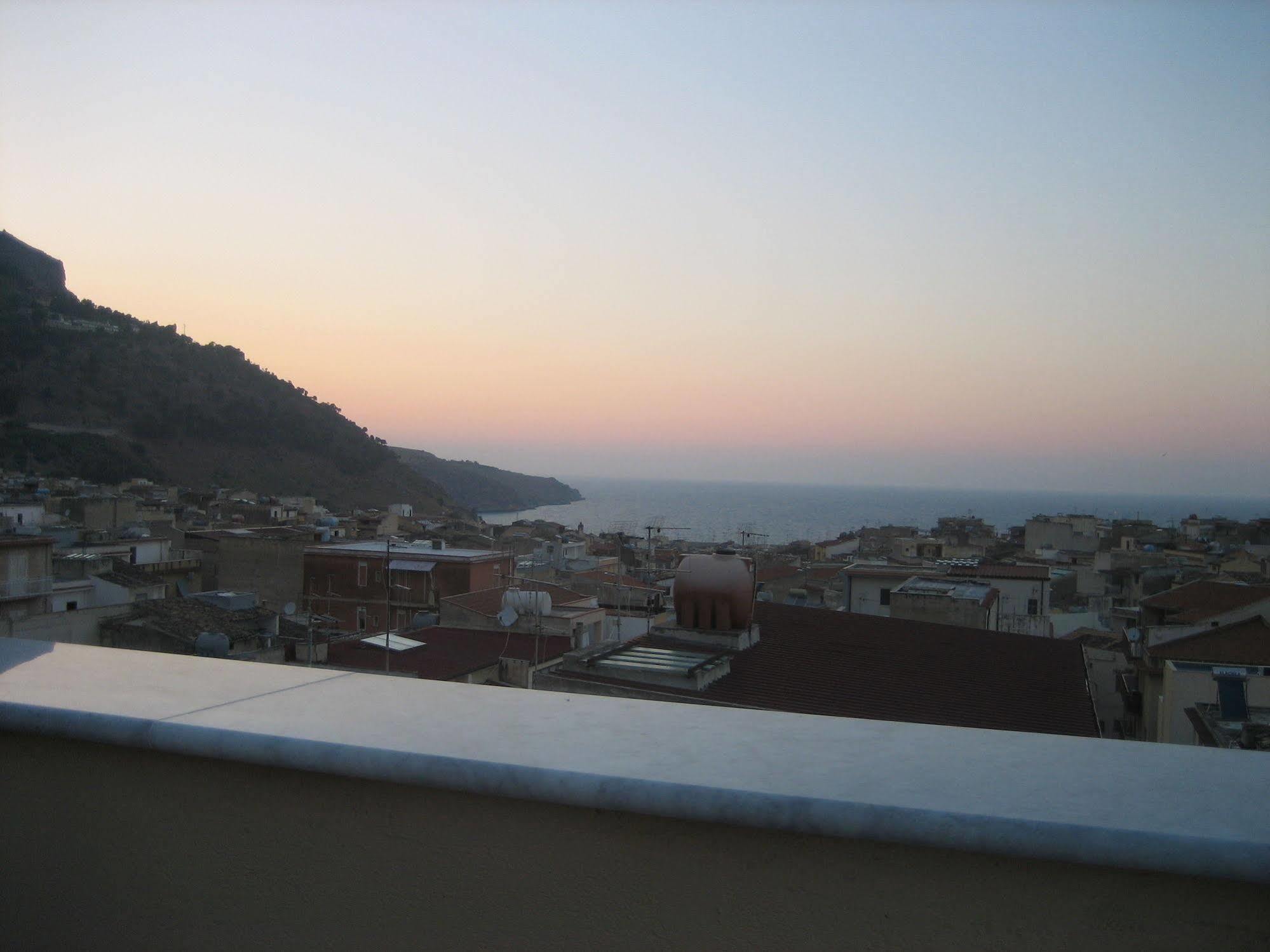Le Case Di Katy Castellammare del Golfo Luaran gambar